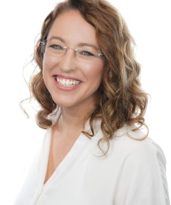 Claudia Bräuer, Portraitfoto, Heilpraxis, Coaching, Hypnose